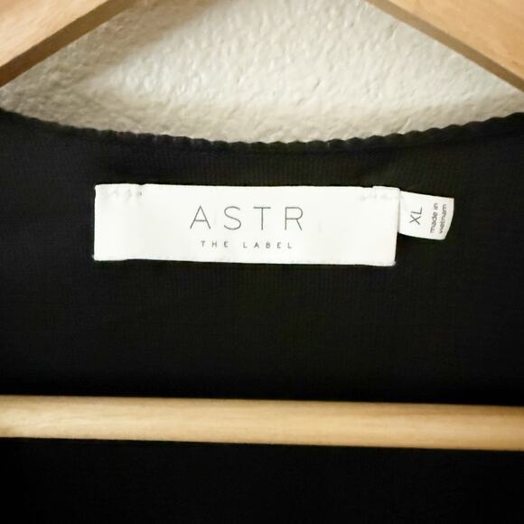 ASTR THE LABEL | Plisse Surplice Faux Wrap Top Textured Black Blouse | Size XL - Picture 5 of 9